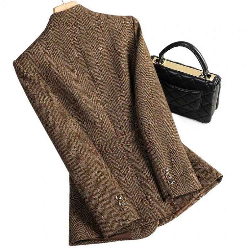 Sophisticated Wool Blazer For Women